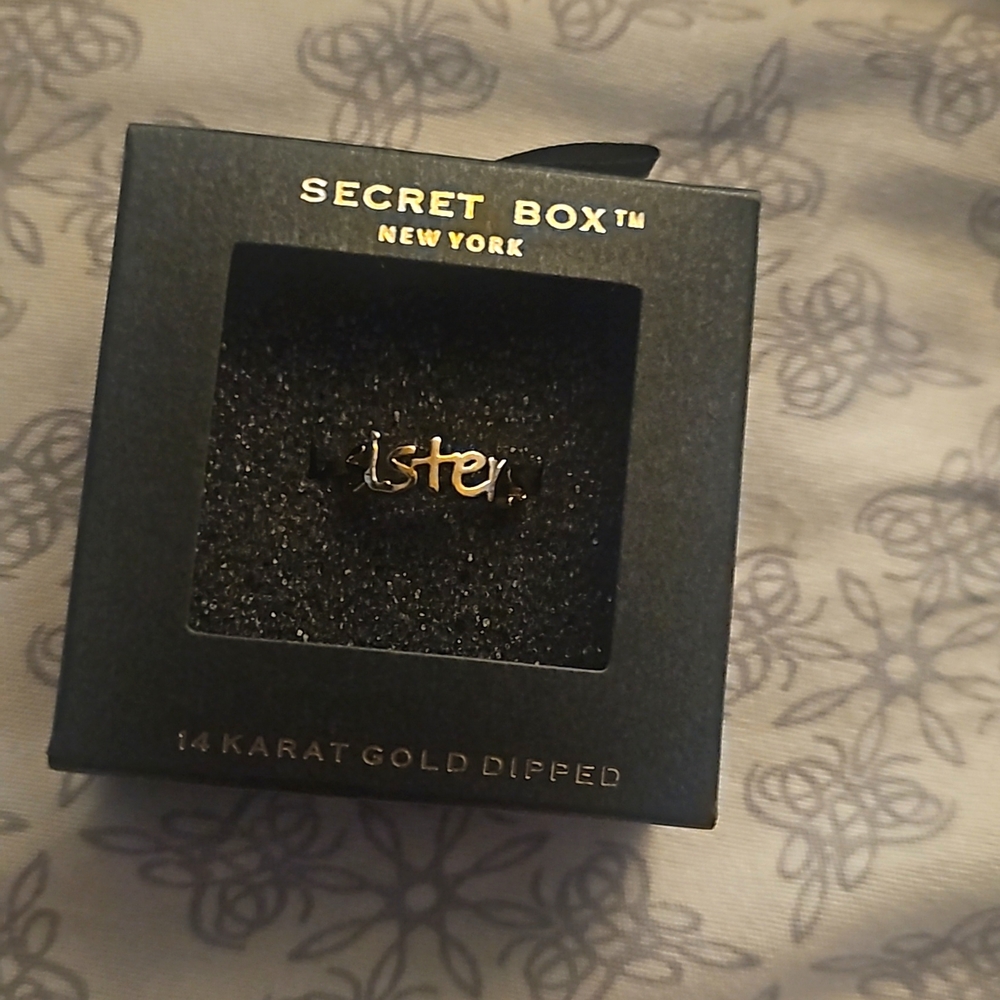 A gold sisters ring